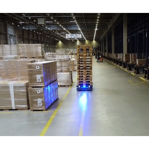 Grâce aux robots mobiles autonomes de MiR, FM Logistic accélère les processus logistiques d'un entrepôt IKEA