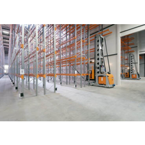 Still lance une gamme de rayonnages adaptés à tous les types de stockage.