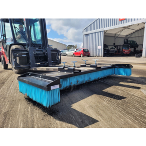 Balai pousseur adaptable sur fourches