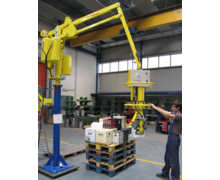 manipulateur pneumatique pour le levage et la manutention de cartons de bouteilles en verre.